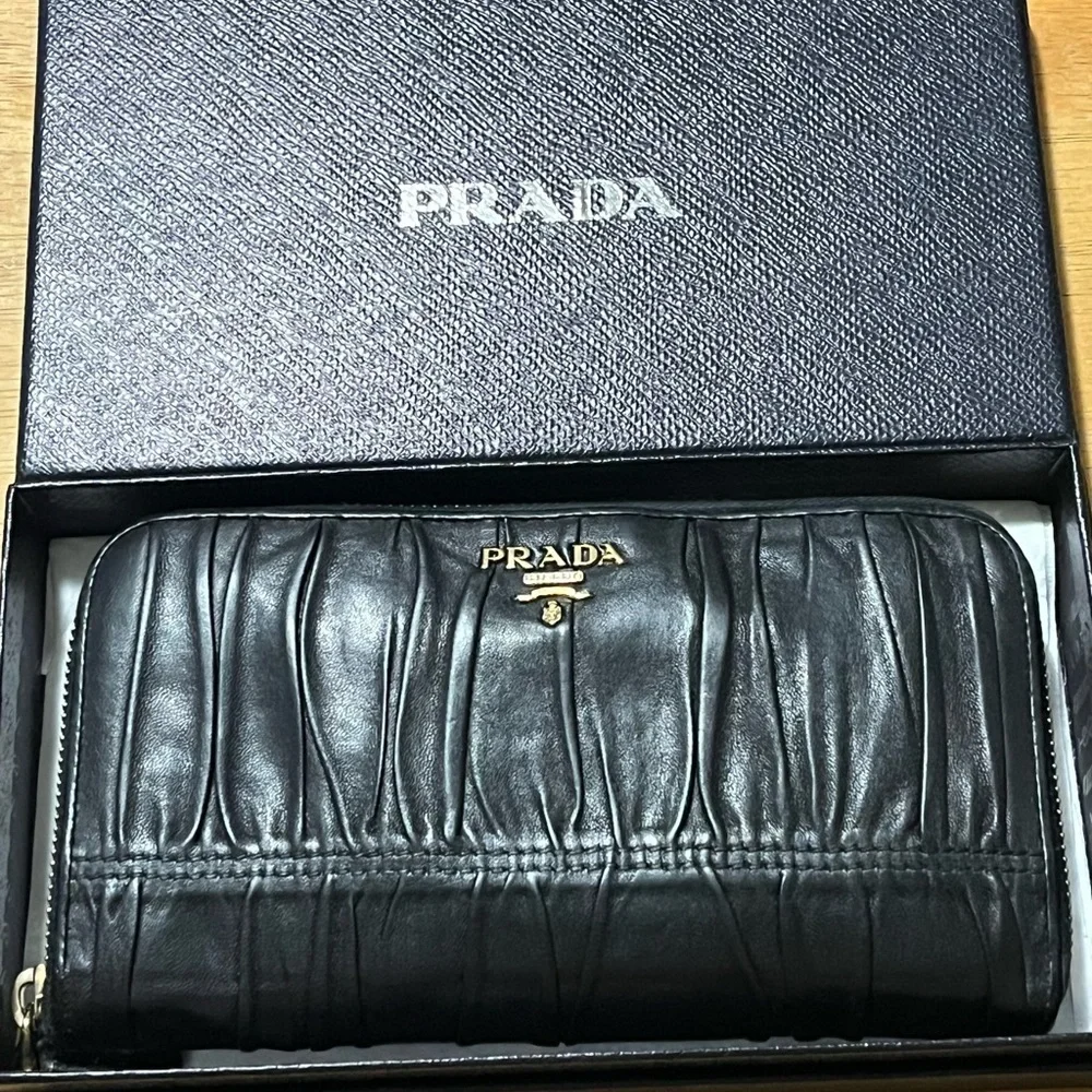 PRADA Milano PRADA Nappa Gaufre Black Leather Nero Zip Around Long Wallet - Picture 6 of 14